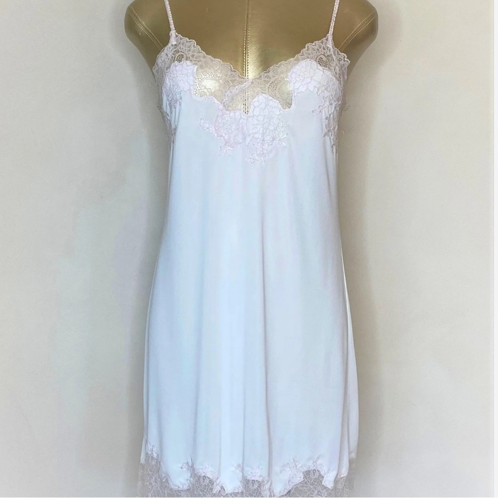 Natori Ivory Lace Trim Chemise